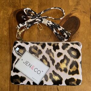 Jen & Co Tara Wristlet Riley Pink Accent Cheetah Leopard Print Gold Highlights